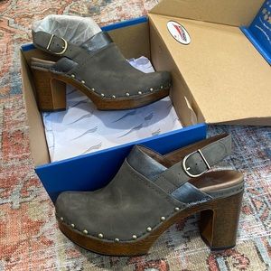 New in Box! Dankso Grey/Green Delle Clog Sz 37